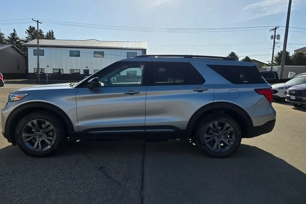 2022 Ford Explorer XLT photo 1
