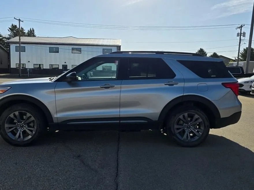 2022 Ford Explorer XLT photo 1