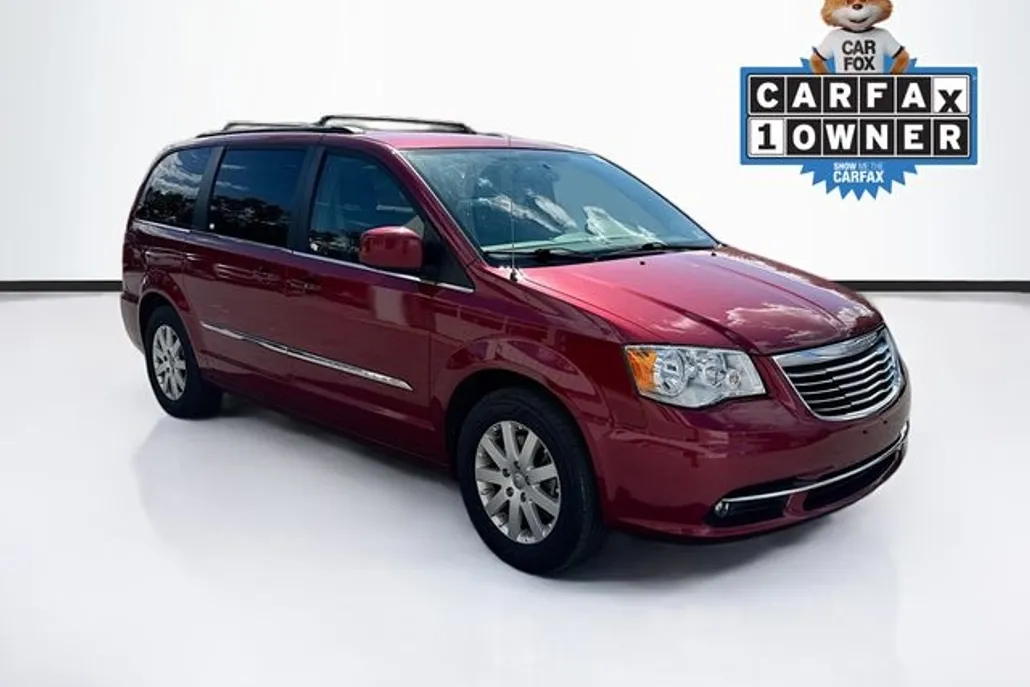 2015 Chrysler Town & Country Touring photo 1
