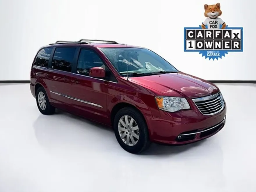 2015 Chrysler Town & Country Touring photo 1