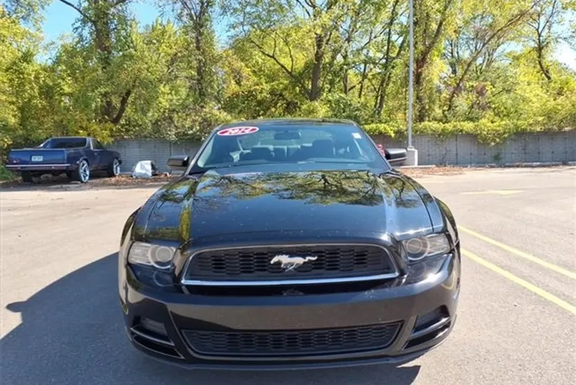 2014 Ford Mustang V6 photo 1