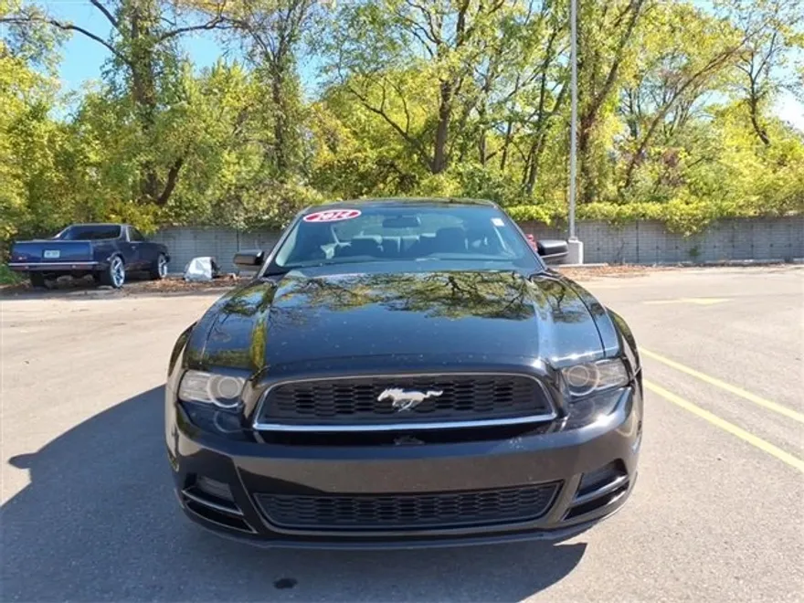 2014 Ford Mustang V6 photo 1