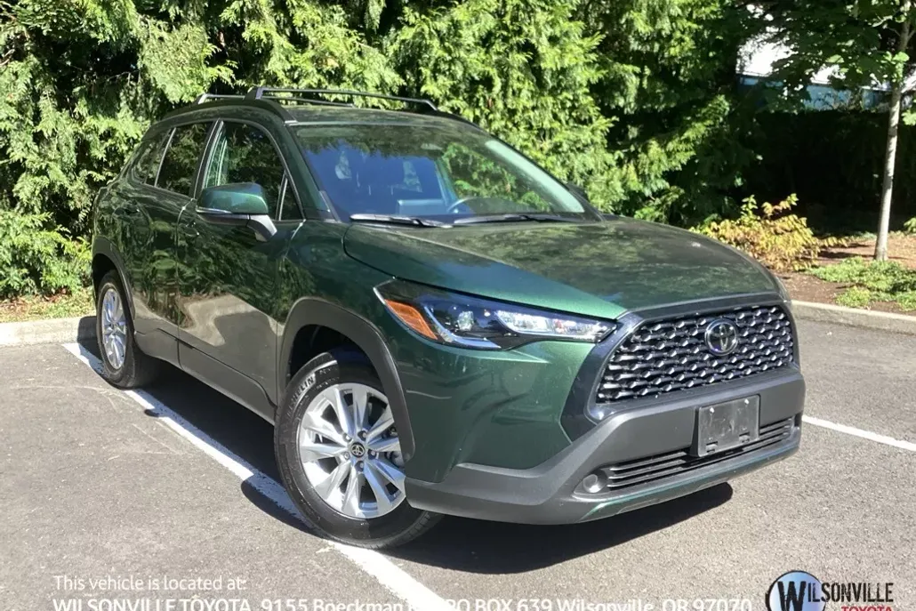 2023 Toyota Corolla Cross LE photo 1