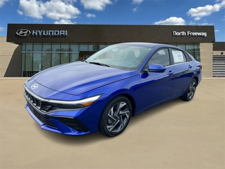 2025 Hyundai Elantra SEL Convenience photo 1