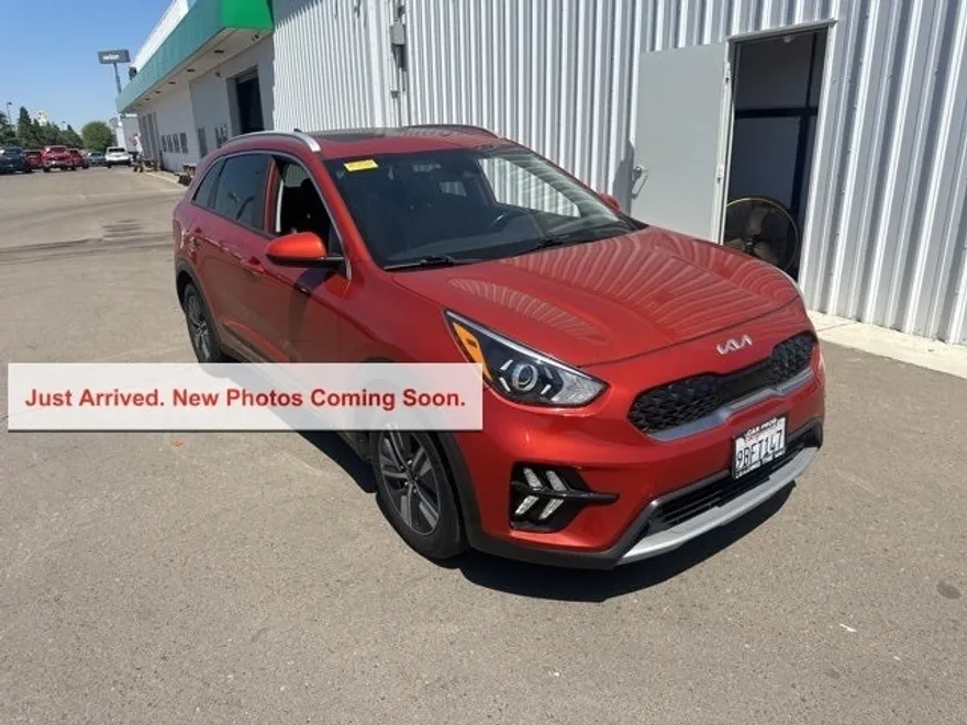 2022 Kia Niro LXS photo 1