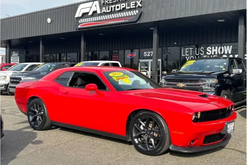 2023 Dodge Challenger GT photo 1