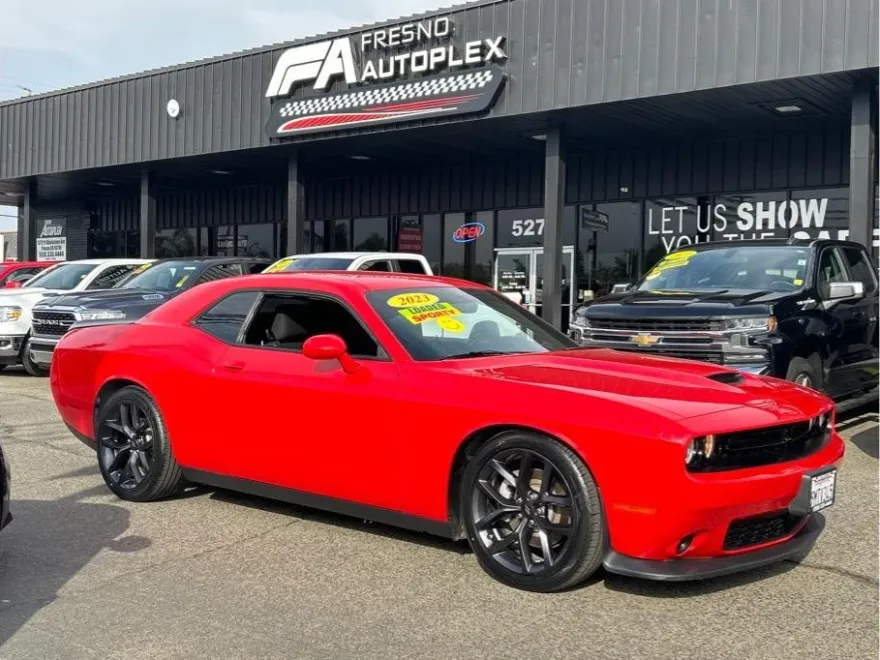 2023 Dodge Challenger GT photo 1