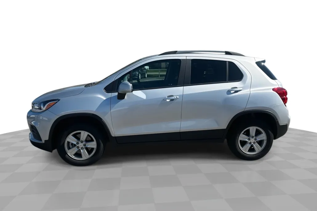 2022 Chevrolet Trax LT photo 1