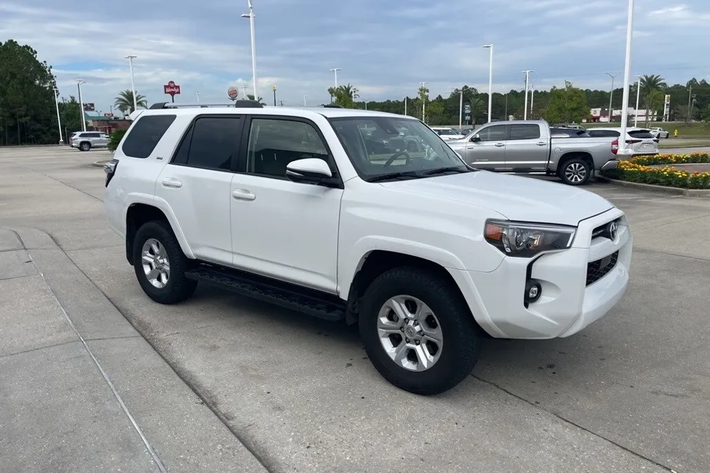 2024 Toyota 4Runner SR5 Premium photo 1