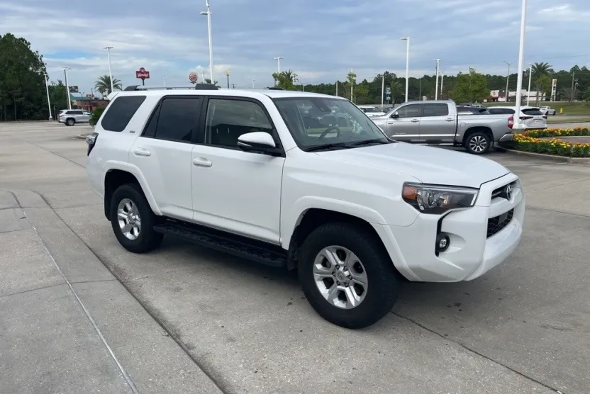 2024 Toyota 4Runner SR5 Premium photo 1