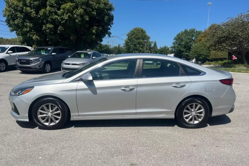 2019 Hyundai Sonata SE photo 1