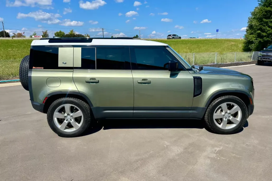 2024 Land Rover Defender S photo 1