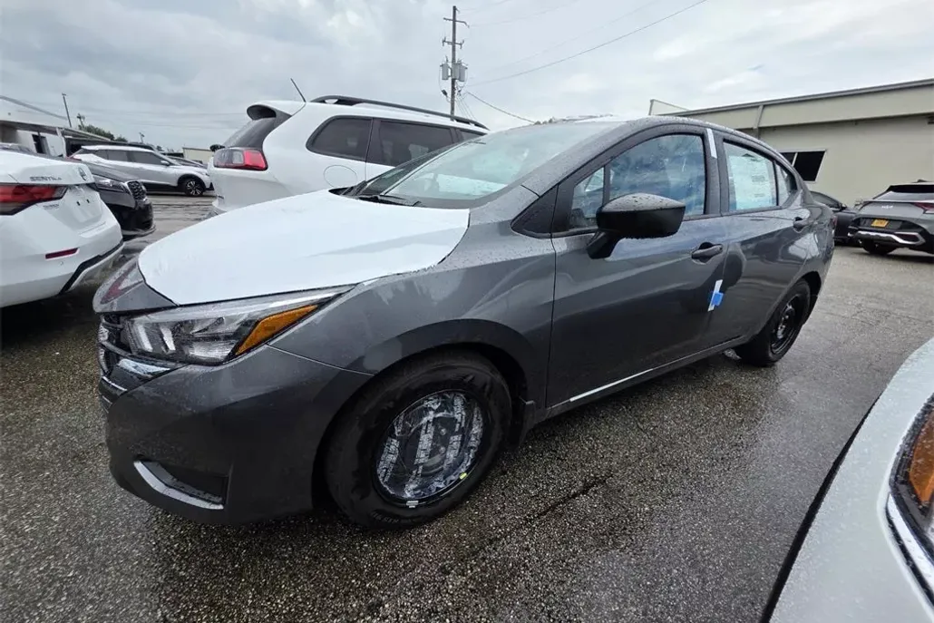 2025 Nissan Versa 1.6 S photo 1