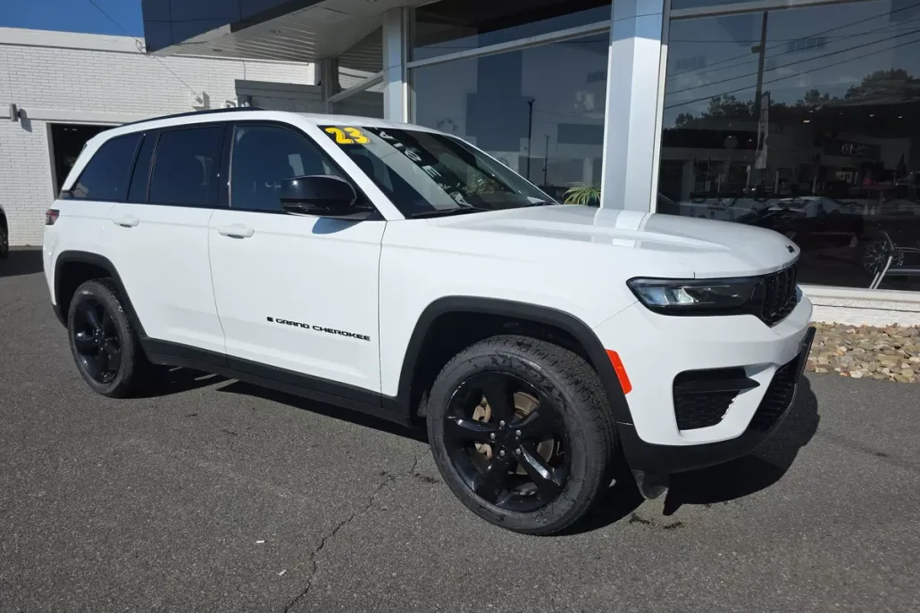 2023 Jeep Grand Cherokee Altitude photo 1