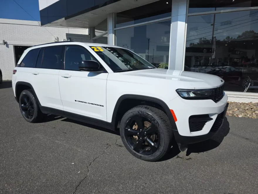 2023 Jeep Grand Cherokee Altitude photo 1