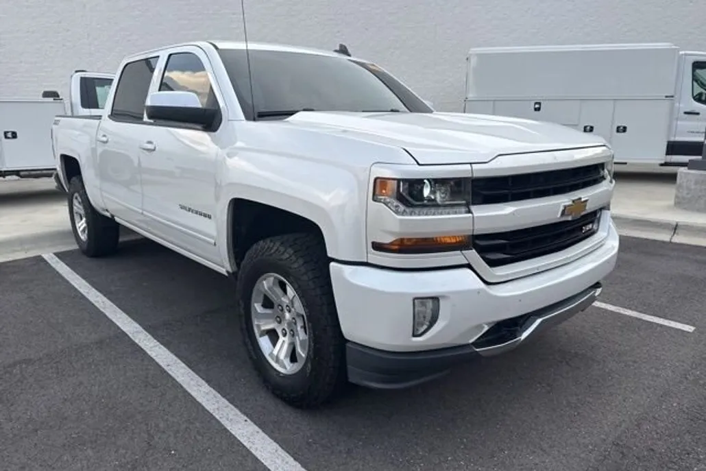 2018 Chevrolet Silverado 1500 LT photo 1