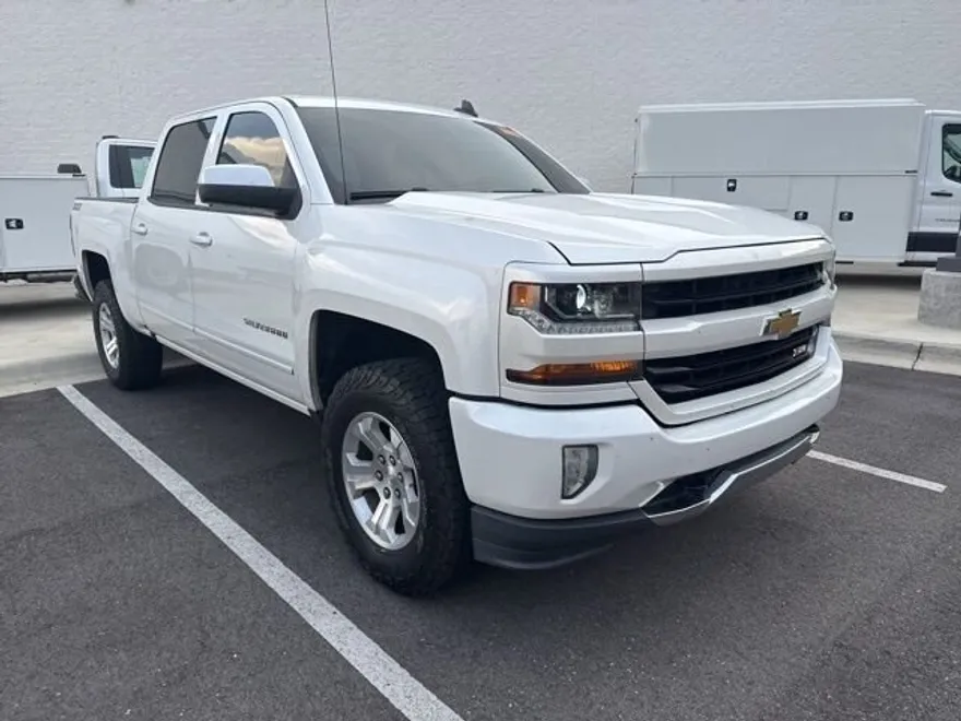 2018 Chevrolet Silverado 1500 LT photo 1