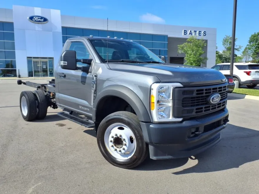 2023 Ford F-450 photo 1