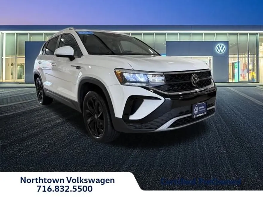 2023 Volkswagen Taos SE photo 1