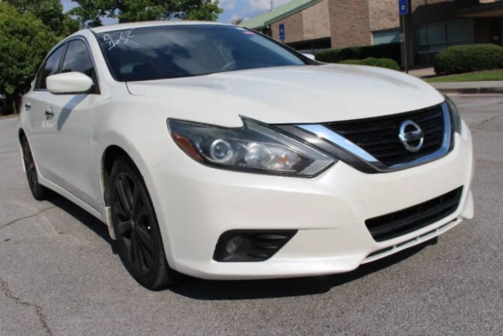 2018 Nissan Altima 2.5 SR photo 1