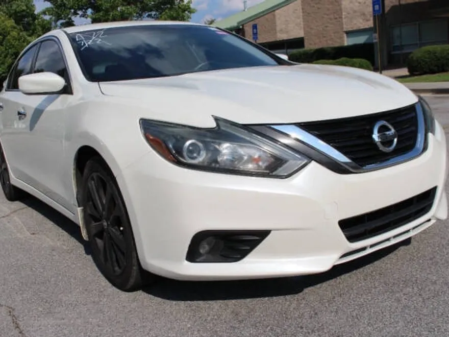 2018 Nissan Altima 2.5 SR photo 1