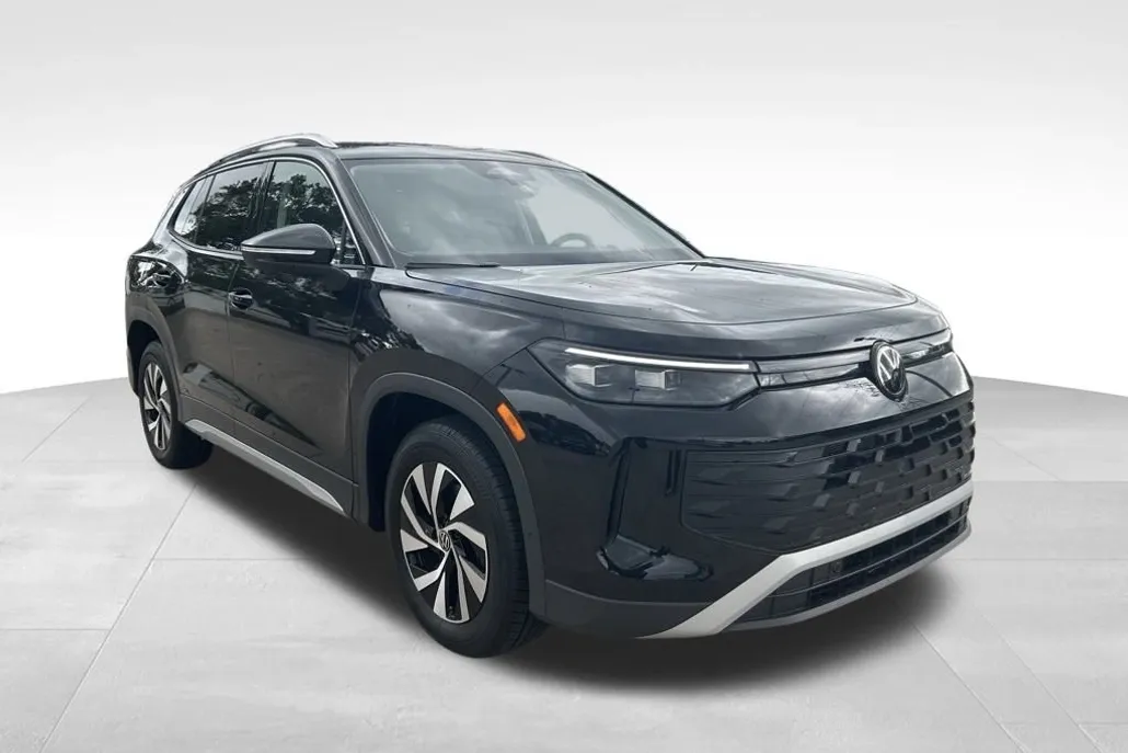 2025 Volkswagen Tiguan S photo 1