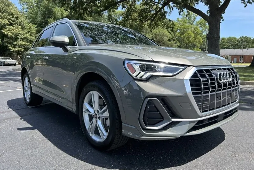 2024 Audi Q3 S line Premium Plus photo 1