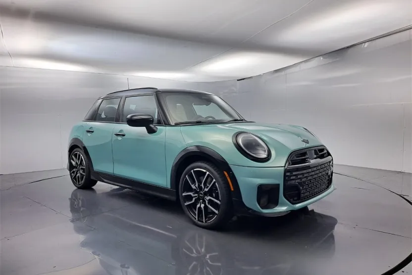 2026 Mini Cooper 4 Door Hardtop S Iconic photo 1