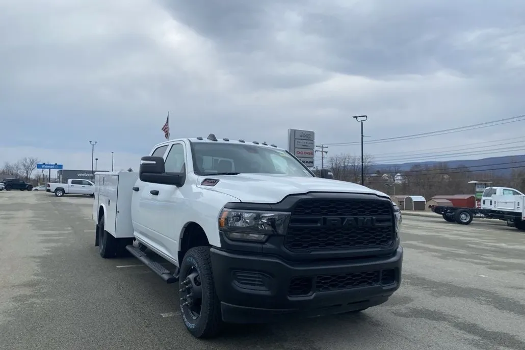 2024 Ram 3500 Tradesman photo 1