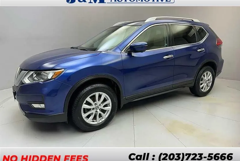 2017 Nissan Rogue SV photo 1