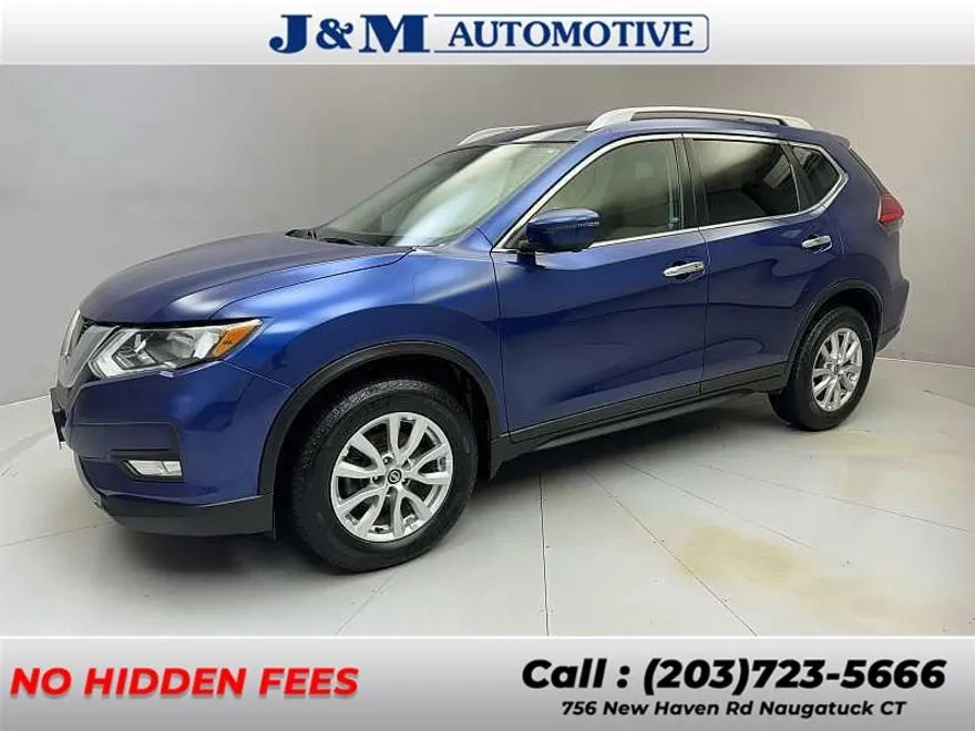 2017 Nissan Rogue SV photo 1