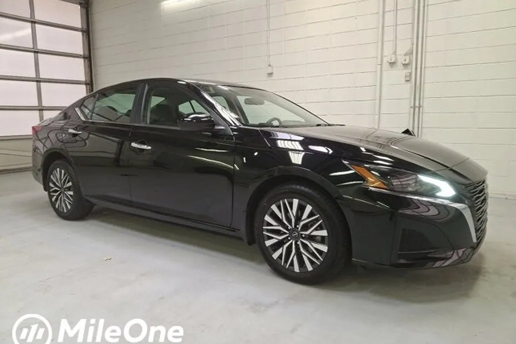 2023 Nissan Altima 2.5 SV photo 1