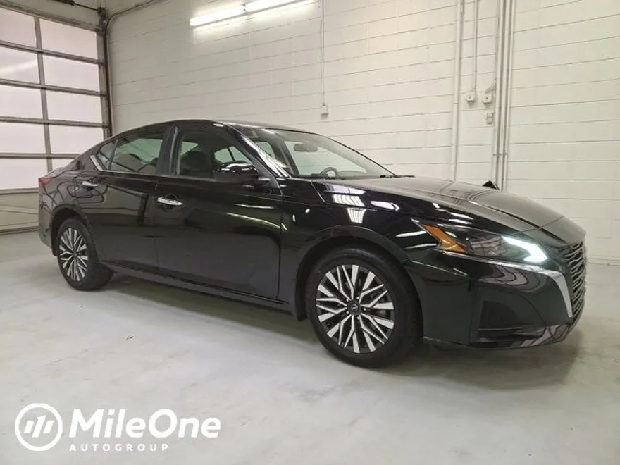 2023 Nissan Altima 2.5 SV photo 1