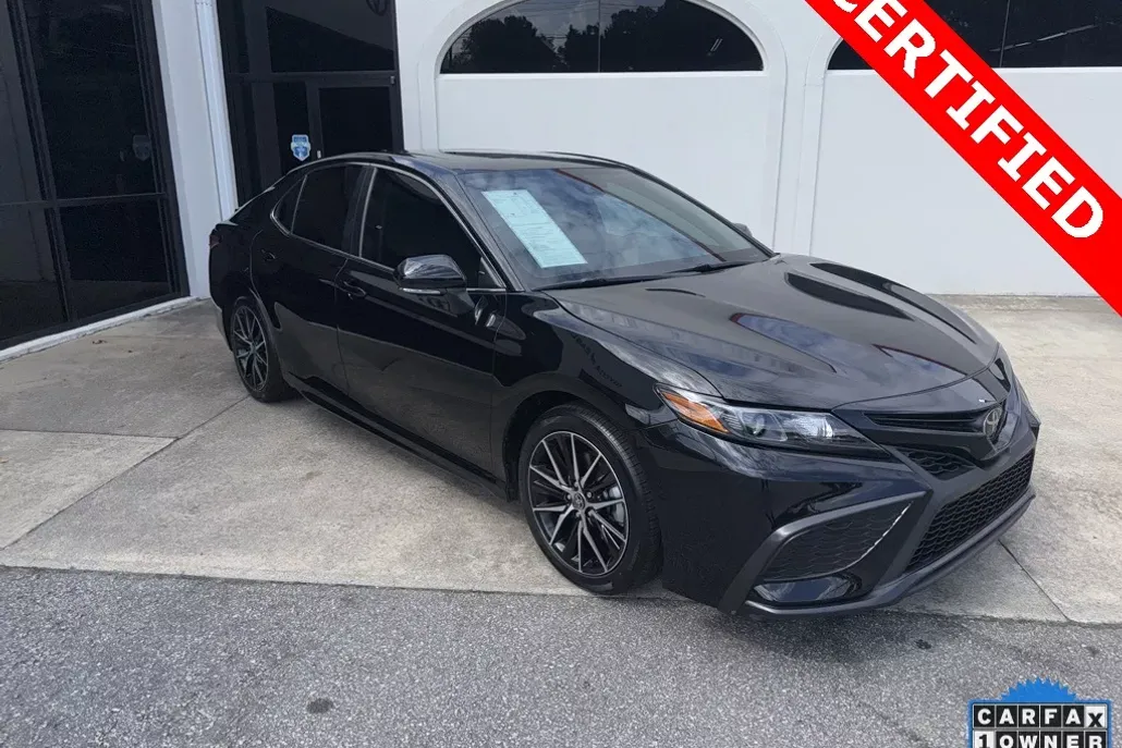 2024 Toyota Camry SE photo 1
