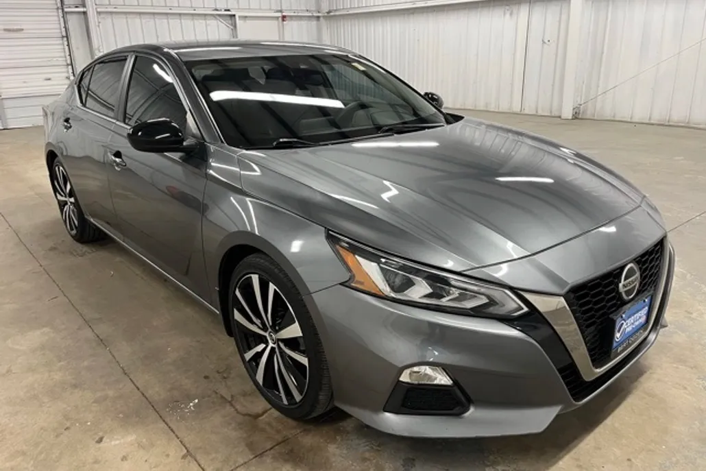 2022 Nissan Altima 2.5 SR photo 1