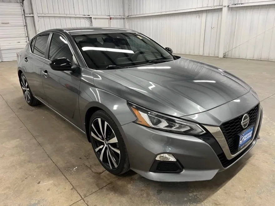 2022 Nissan Altima 2.5 SR photo 1
