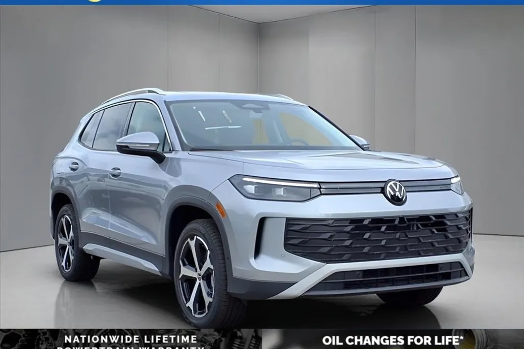 2025 Volkswagen Tiguan SE photo 1