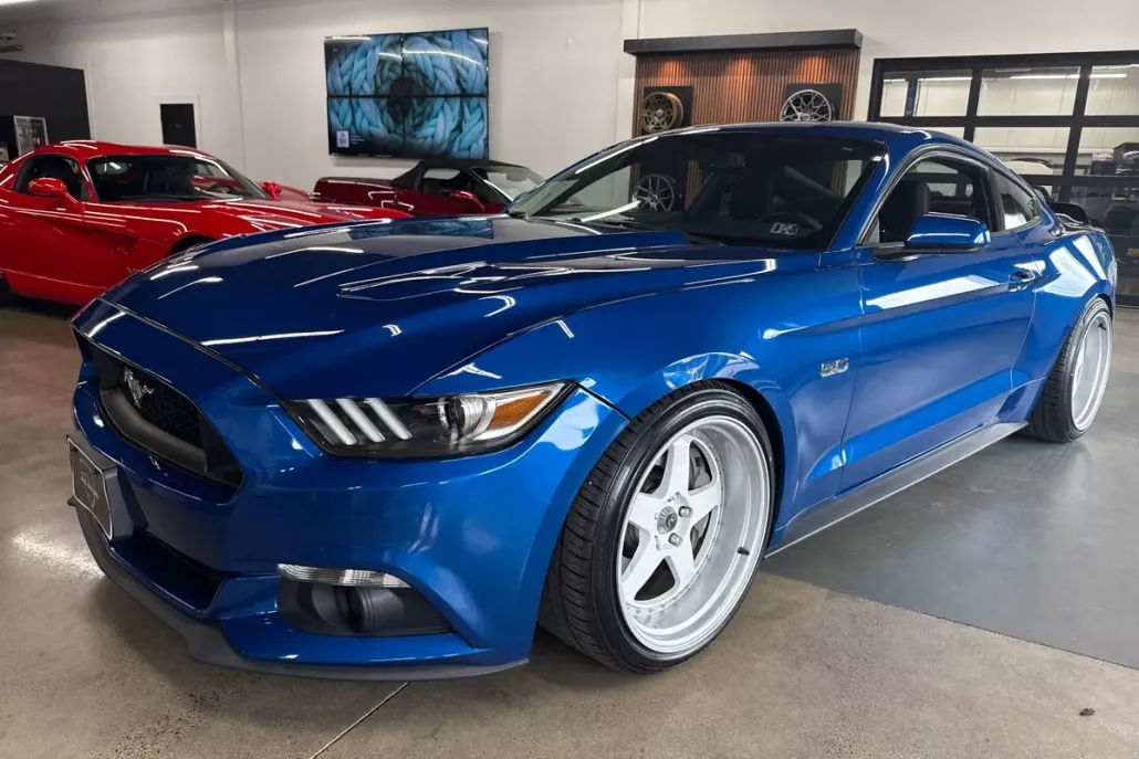 2017 Ford Mustang GT photo 1