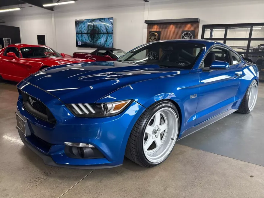 2017 Ford Mustang GT photo 1