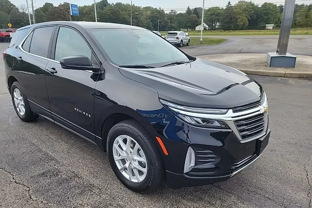 2022 Chevrolet Equinox LT photo 1