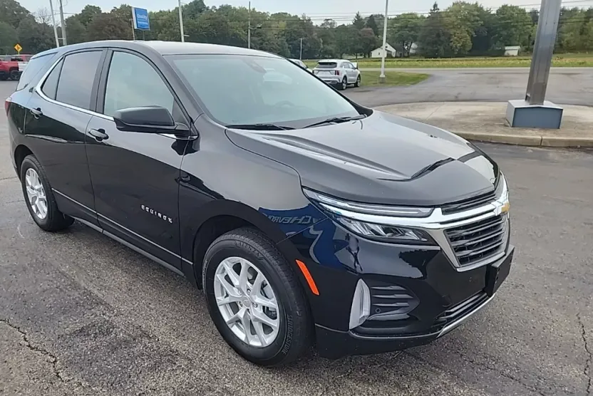 2022 Chevrolet Equinox LT photo 1