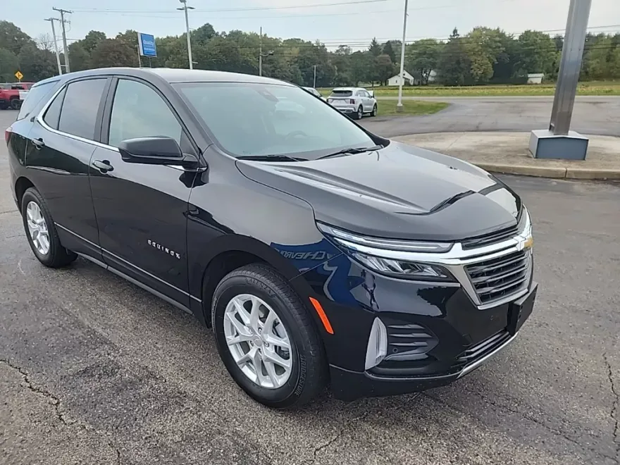 2022 Chevrolet Equinox LT photo 1