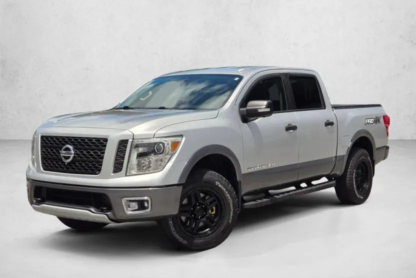 2019 Nissan Titan Crew Cab PRO-4X photo 1
