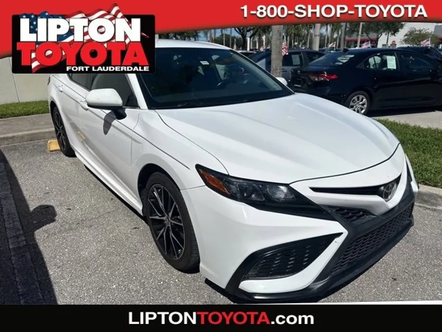 2021 Toyota Camry SE photo 1