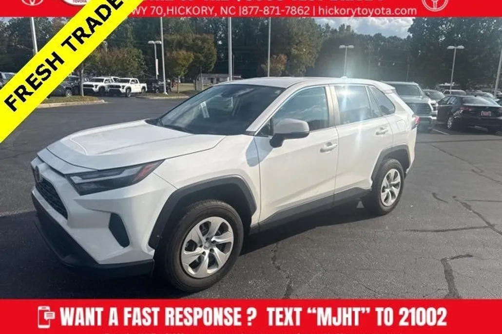 2024 Toyota RAV4 LE photo 1