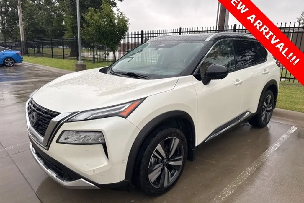 2023 Nissan Rogue Platinum photo 1