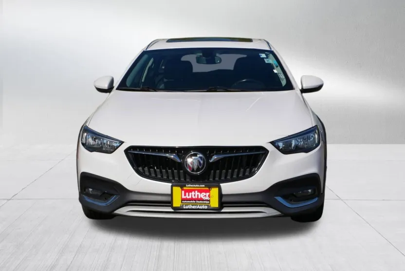 2019 Buick Regal TourX Essence photo 1