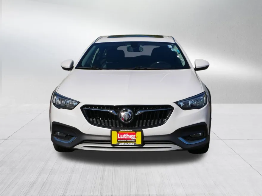 2019 Buick Regal TourX Essence photo 1