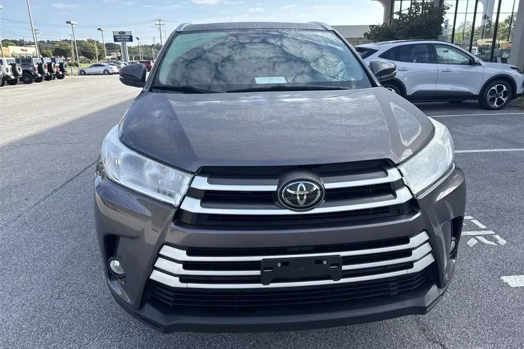 2019 Toyota Highlander XLE photo 1