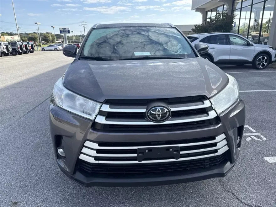 2019 Toyota Highlander XLE photo 1